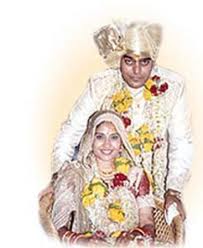 Renuka Shahane And Actor Ashutosh Rana Wedding Pictures