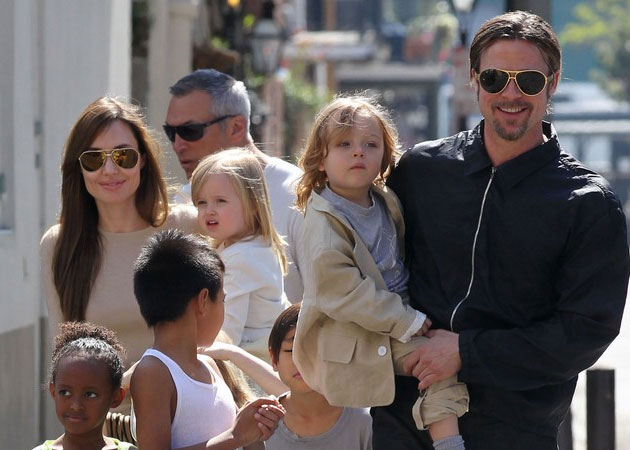 Hollywood Actor Brad Pitt And Actress Angelina Jolie Marriage Pictures