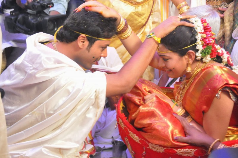 Actor Nandu And Singer Geethamadhuri Wedding Photos