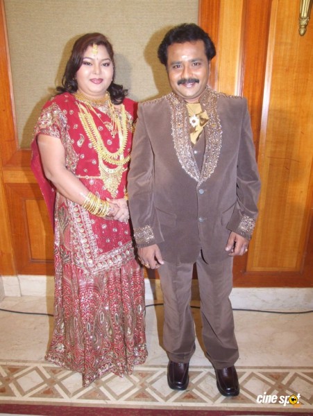 Actor Aarthi And Ganeshkar Wedding Photos