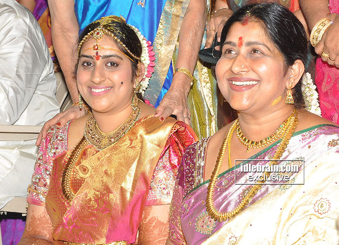 Actress Kavitha Daughter Sravanthi And Chetan Wedding Photos