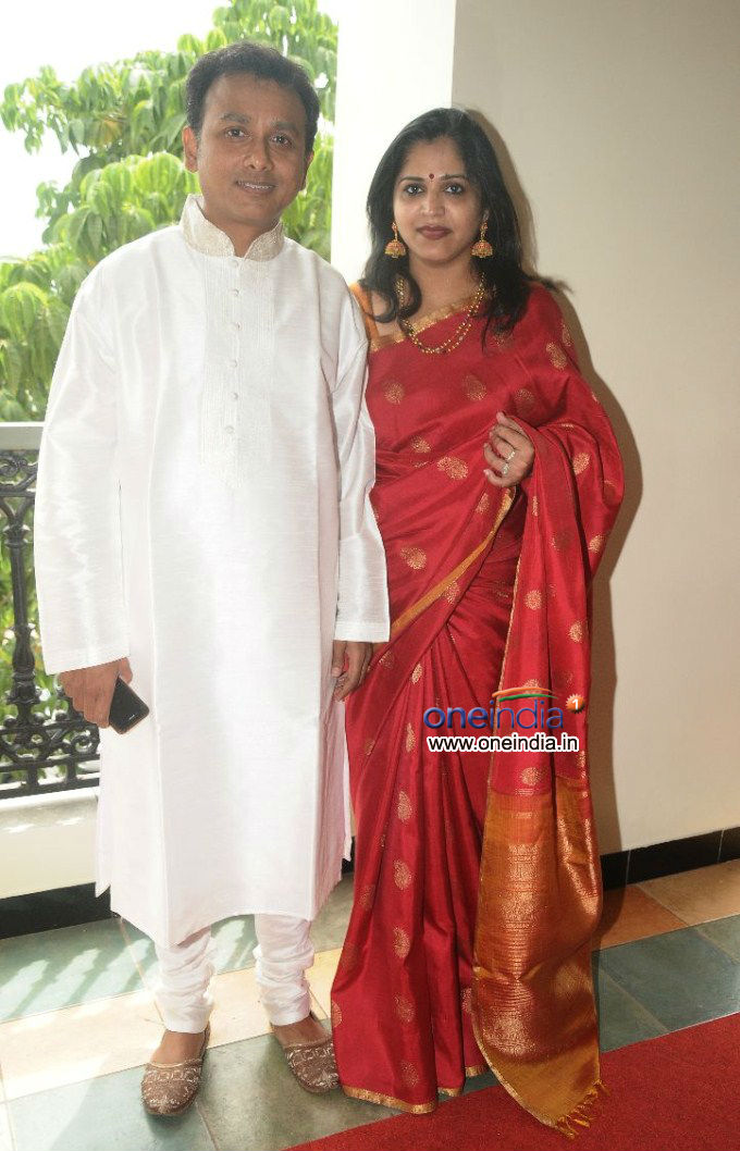Singer Unni Krishnan  And Priya Marriage Photos
