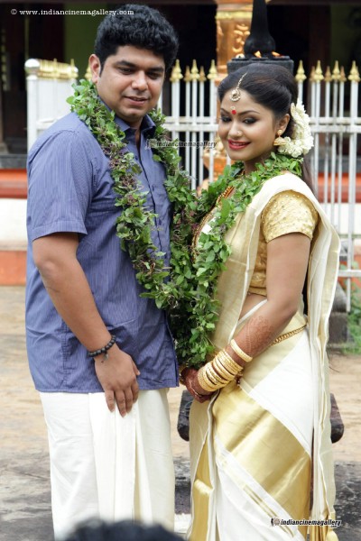 Deepak Nambiar And Singer Shritha Shivadas Marriage Photos