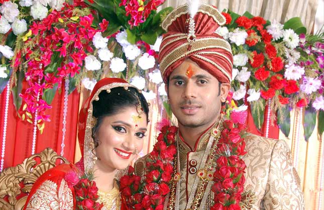 Indian Crickter Manoj Tiwary And Sushmita Roy Wedding Photos