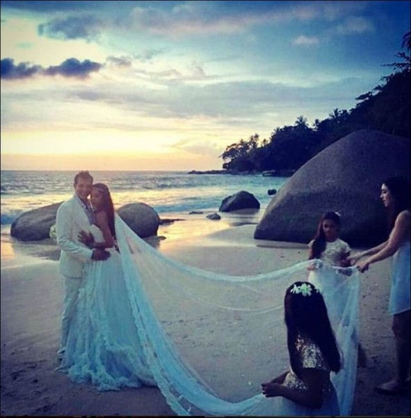 Lisa Haydon And Gullu Lalvani Wedding Pics