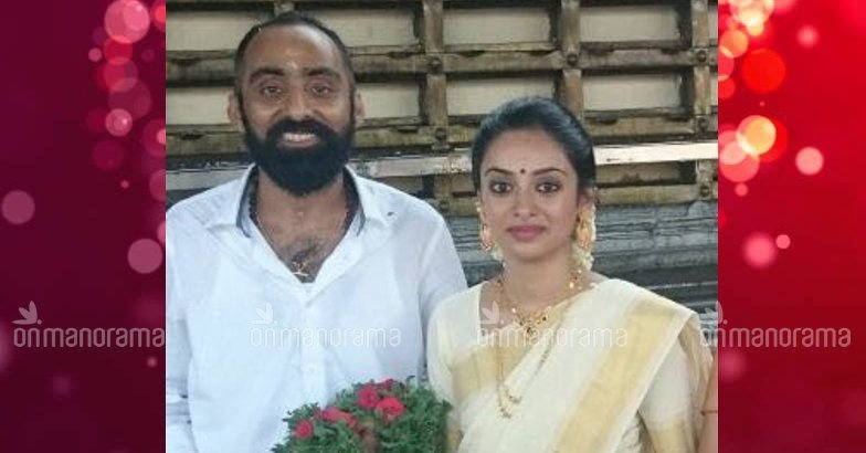 Malyalam Actress Gauthami Nair Marries Director Srinath Rajendran